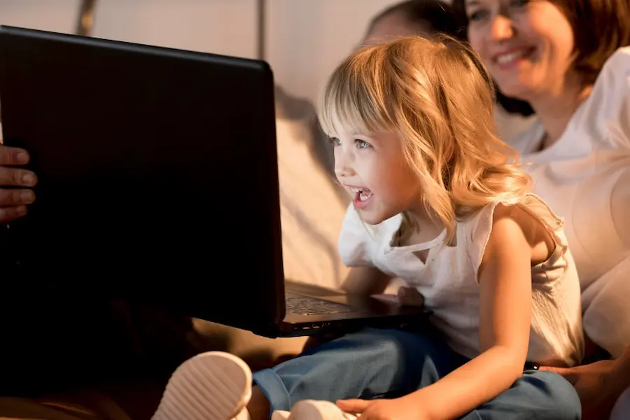 Crear un tema hijo en Divi 5 con plugin sin código y alternativa manual